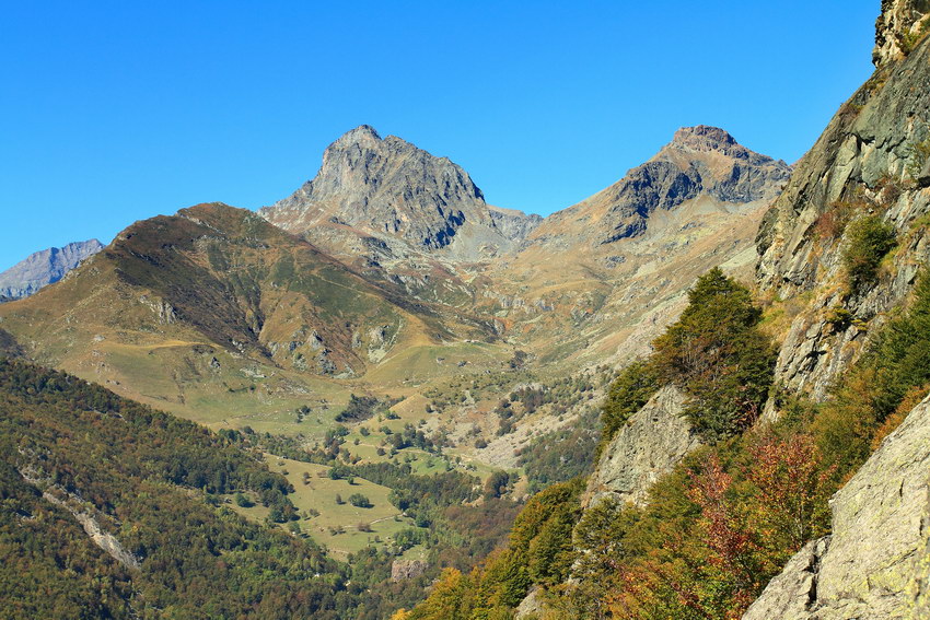 Valle d'Ovarda - da sinistra Truc d'Ovarda - Costa Fiorita - Punta d'Ovarda - Passo Paschiet - Punta Golai